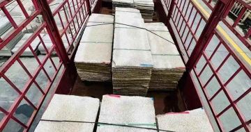 攀枝花 黄金麻花岗岩荔枝面，光面毛板装车完成