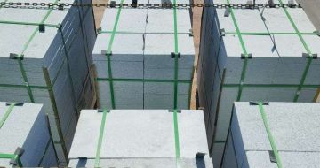 攀枝花 芝麻白花岗岩5公分地铺石 花岗岩厂家工厂装车日常