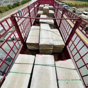 攀枝花 黄金麻花岗岩荔枝面，光面毛板装车完成