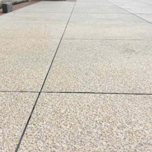 攀枝花 黄金麻花岗岩石板材荔枝面地面铺装效果