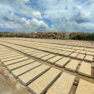 攀枝花 黄金麻花岗岩荔枝面地铺石防护中