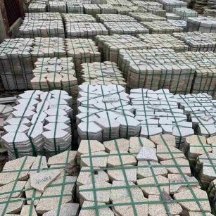 攀枝花 黄金麻白麻花岗岩荔枝面地铺石(冰裂纹)