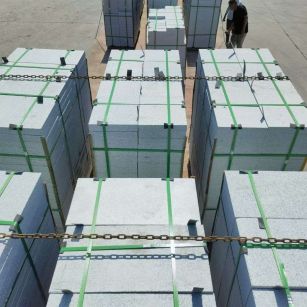 攀枝花 芝麻白花岗岩5公分地铺石 花岗岩厂家工厂装车日常