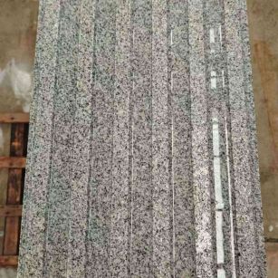 攀枝花 芝麻白花岗岩荔枝面雕刻盲道，盲条