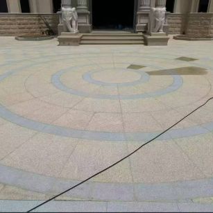 攀枝花 黄金麻芝麻灰花岗岩石材地铺拼接效果