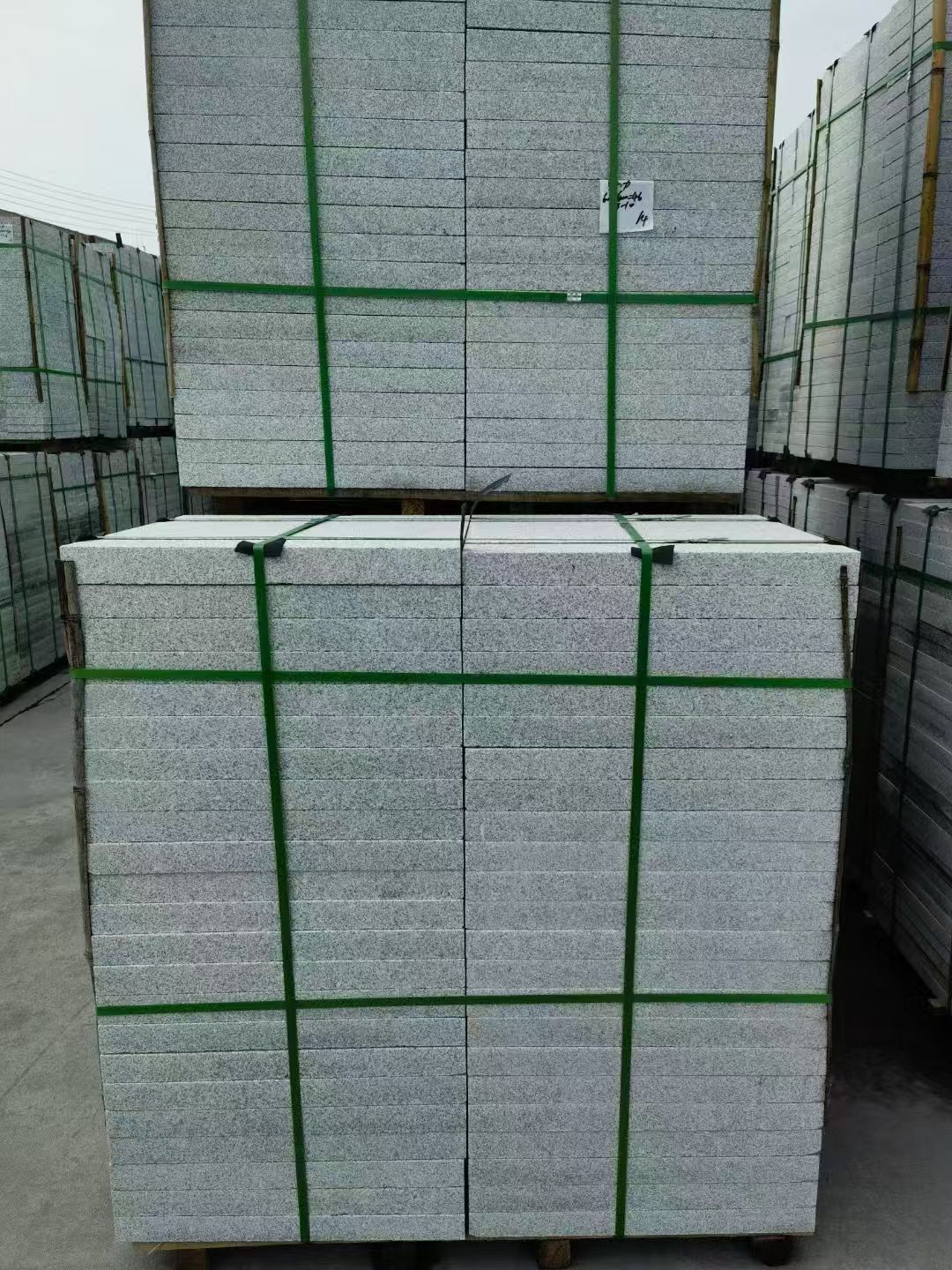 攀枝花 芝麻白火烧，园林广场市政工程地铺石，1.8~5.0厚均有现货