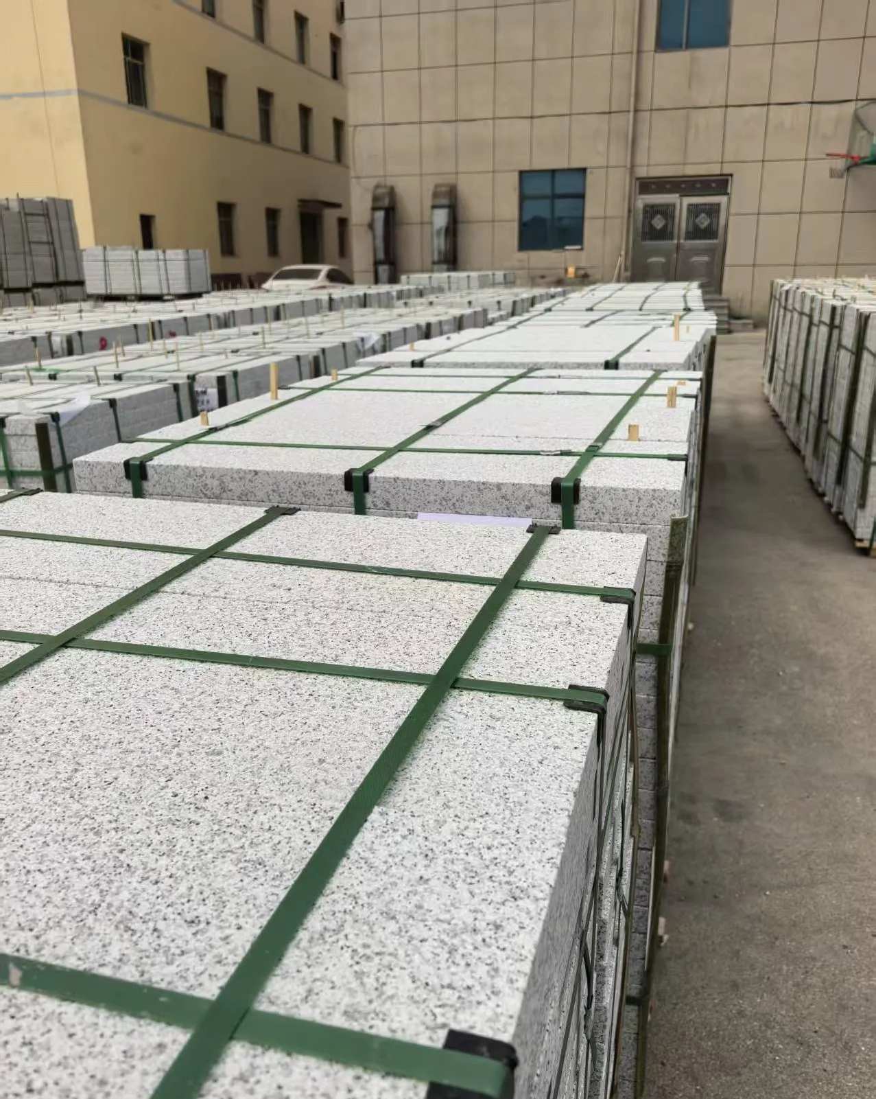 攀枝花 白麻花岗岩5.0公分荔枝面地铺石