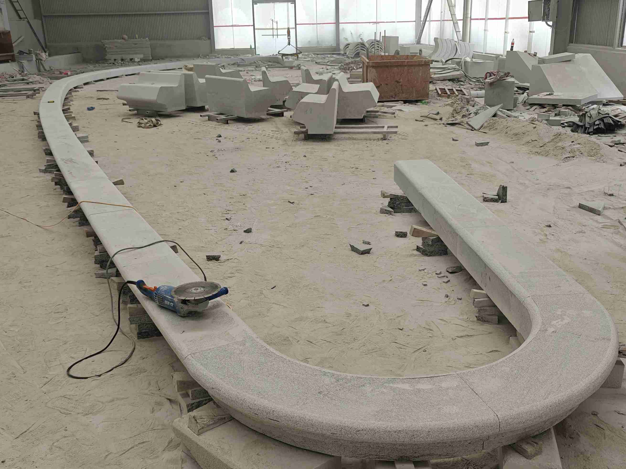 攀枝花 芝麻白花岗岩弧形花坛石，坐凳石