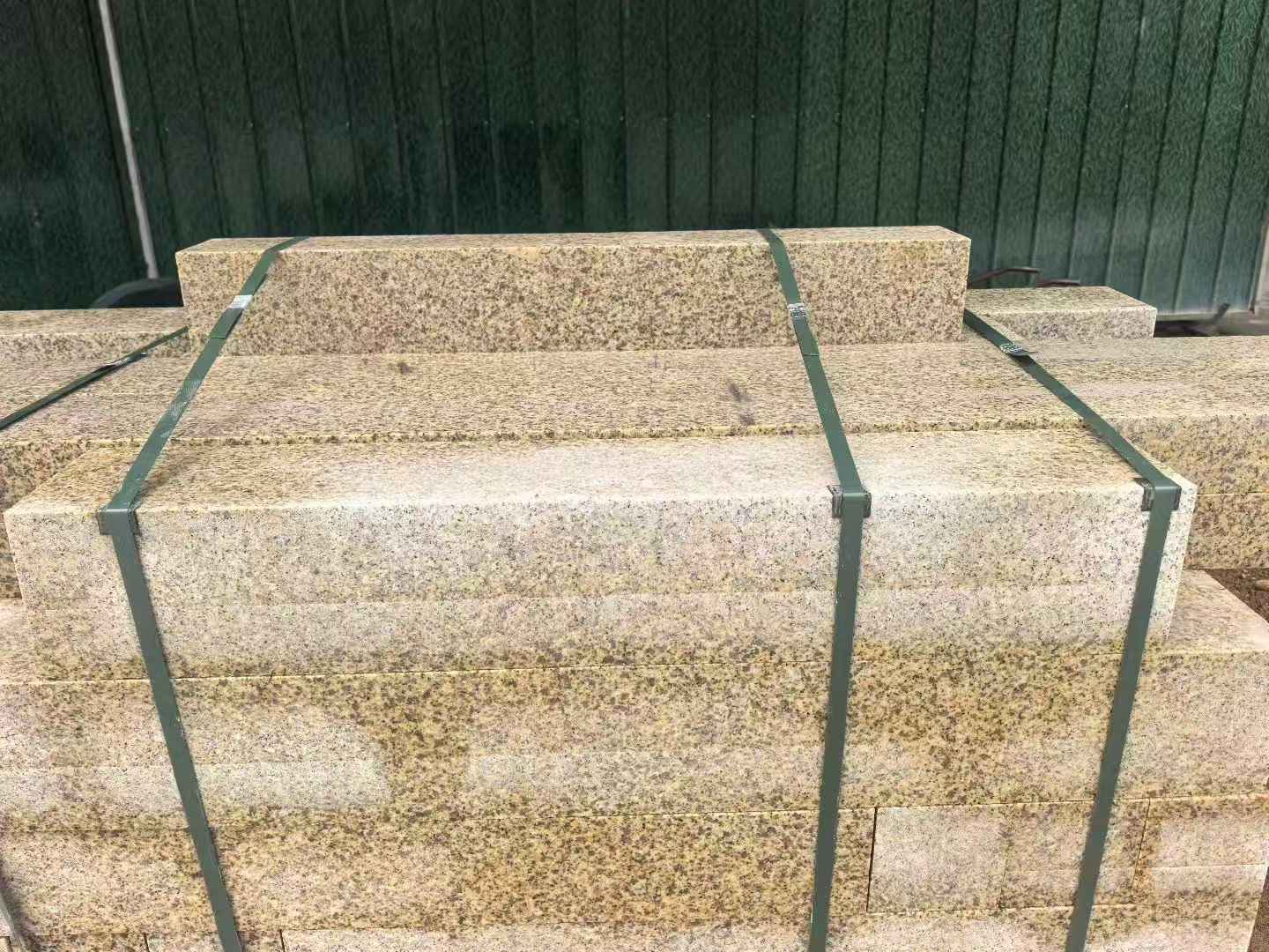 攀枝花 黄金麻花岗岩石材机切面栏杆料半成品