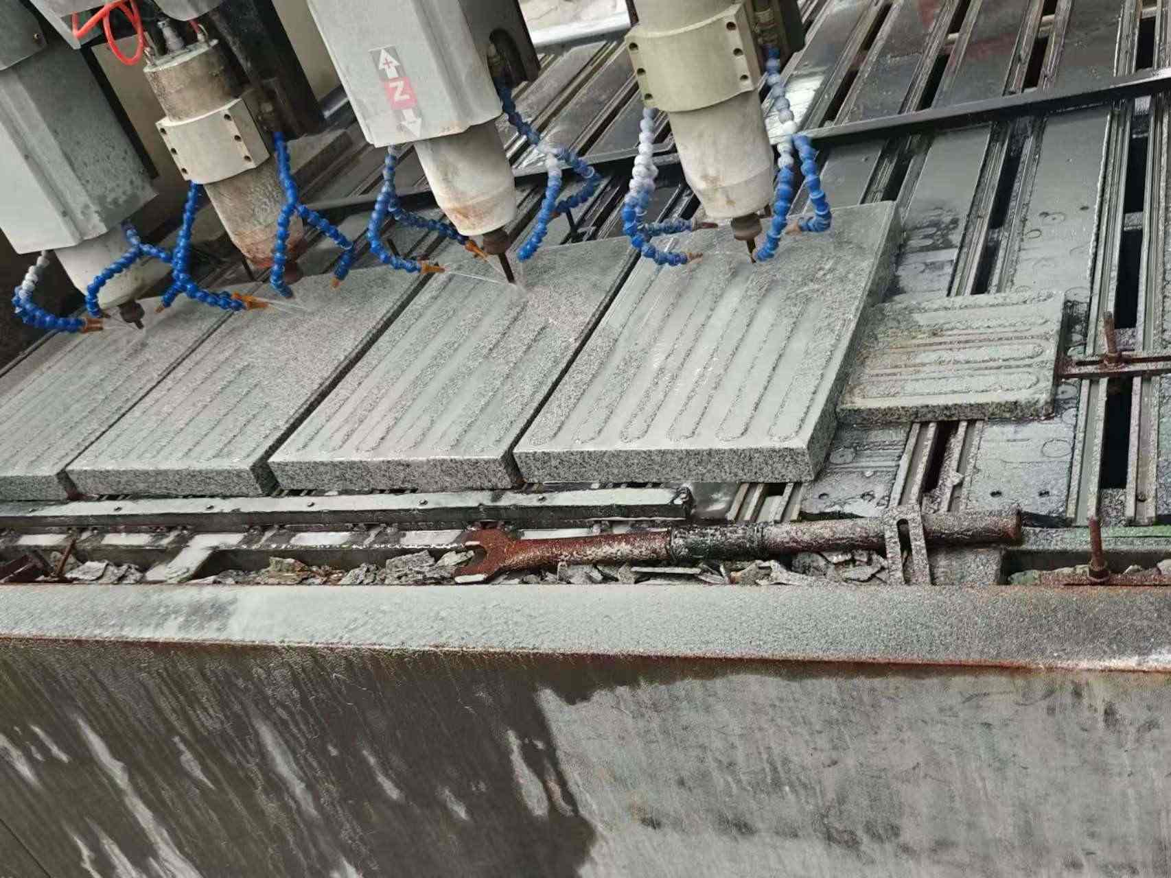 攀枝花 芝麻白花岗岩荔枝面盲道雕刻