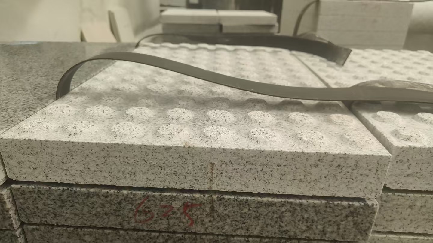 攀枝花 芝麻白花岗岩6.0公分荔枝面五轴加工雕刻盲点