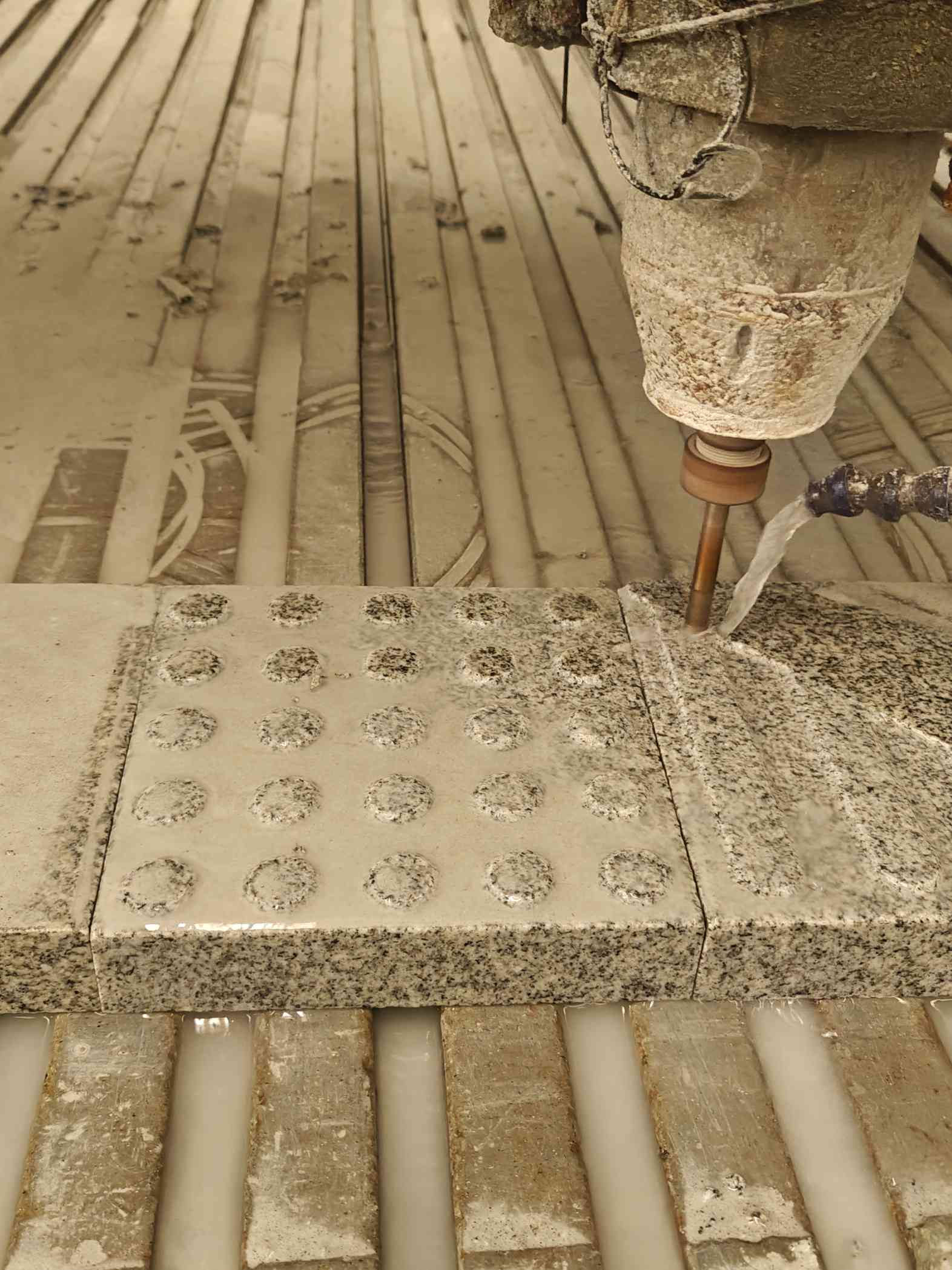 攀枝花 芝麻白花岗岩石材盲人石、盲道石、盲点石