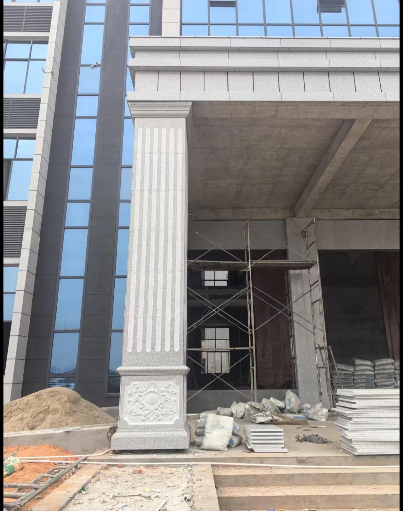 攀枝花 芝麻白光面花岗岩门楼大柱（罗马柱）配雕花底座