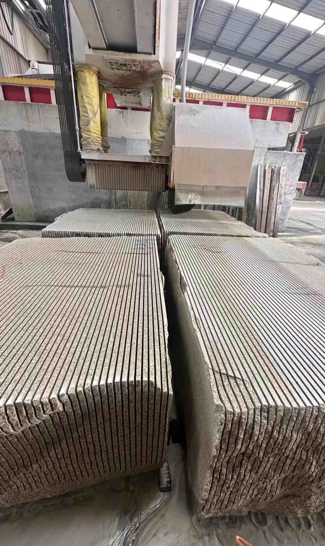 攀枝花 车间生产日常，黄金麻白麻花岗岩