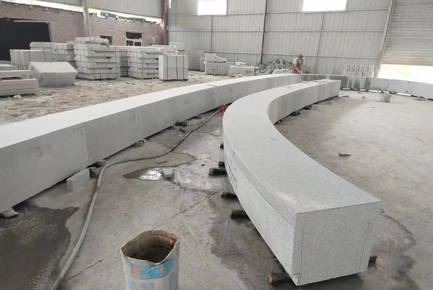 攀枝花芝麻白花岗岩石板材 园林光面弧形坐凳