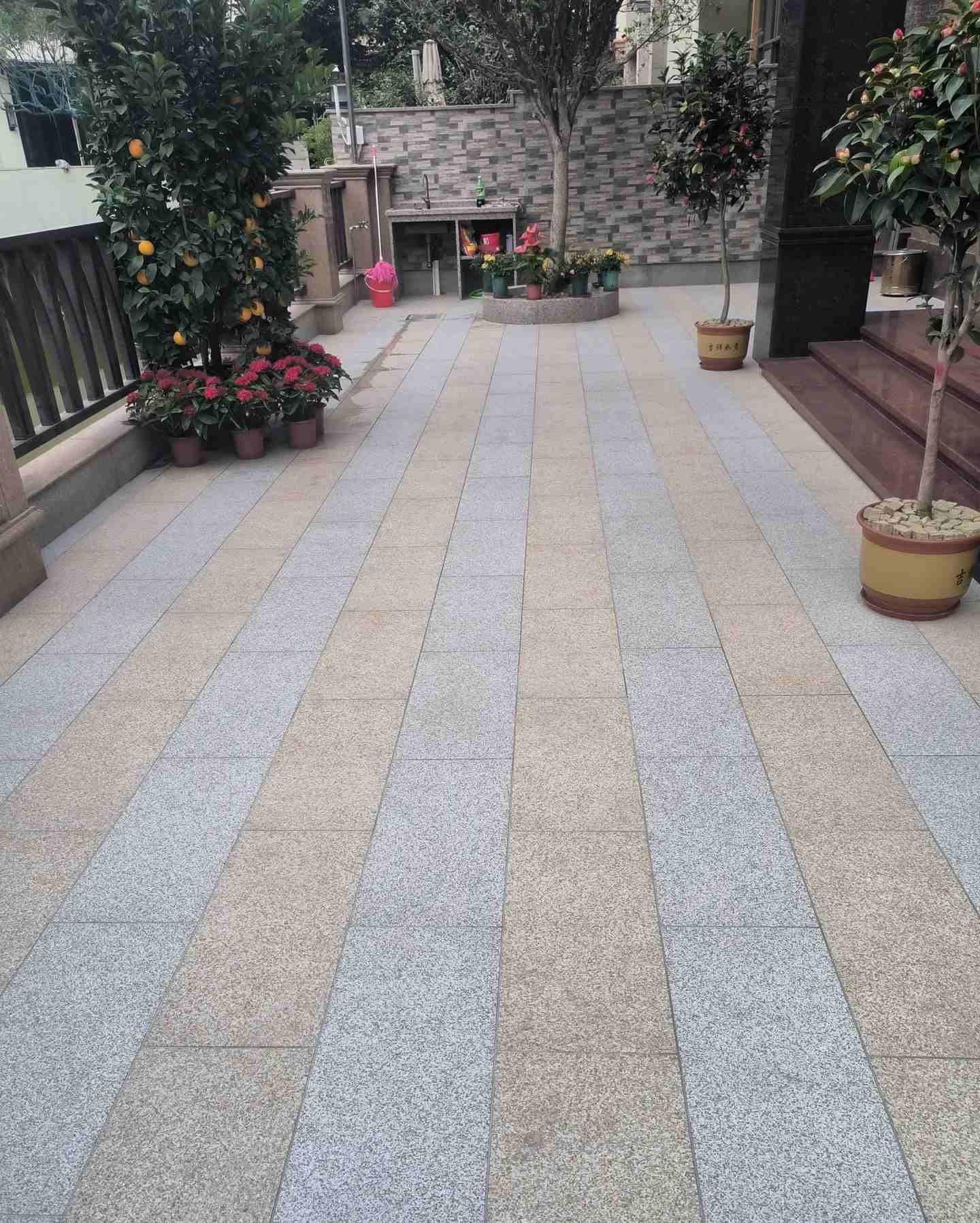 攀枝花 黄金麻白麻荔枝面庭院铺装展示