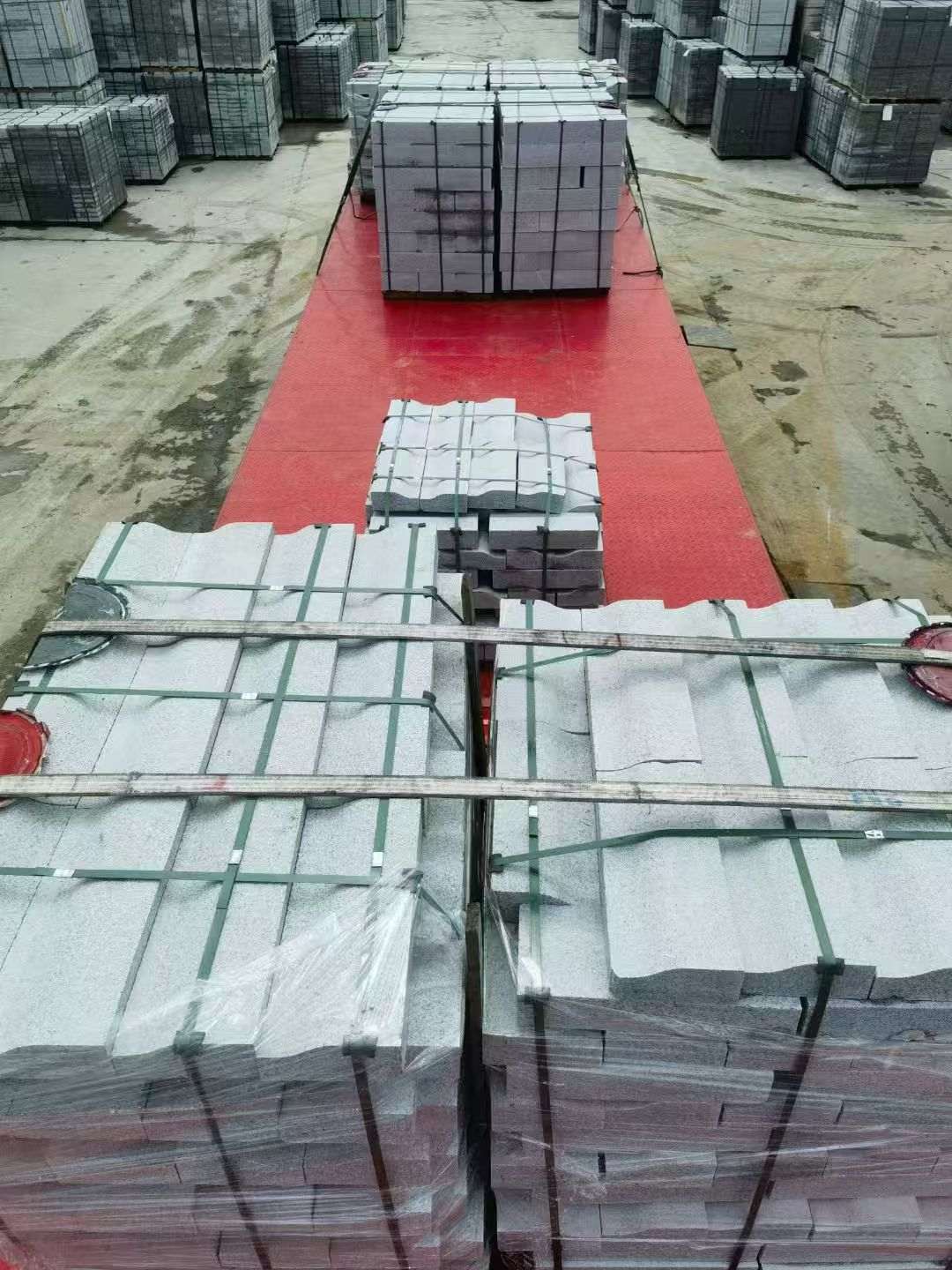 攀枝花 芝麻白仿形加直形路沿石出货日常