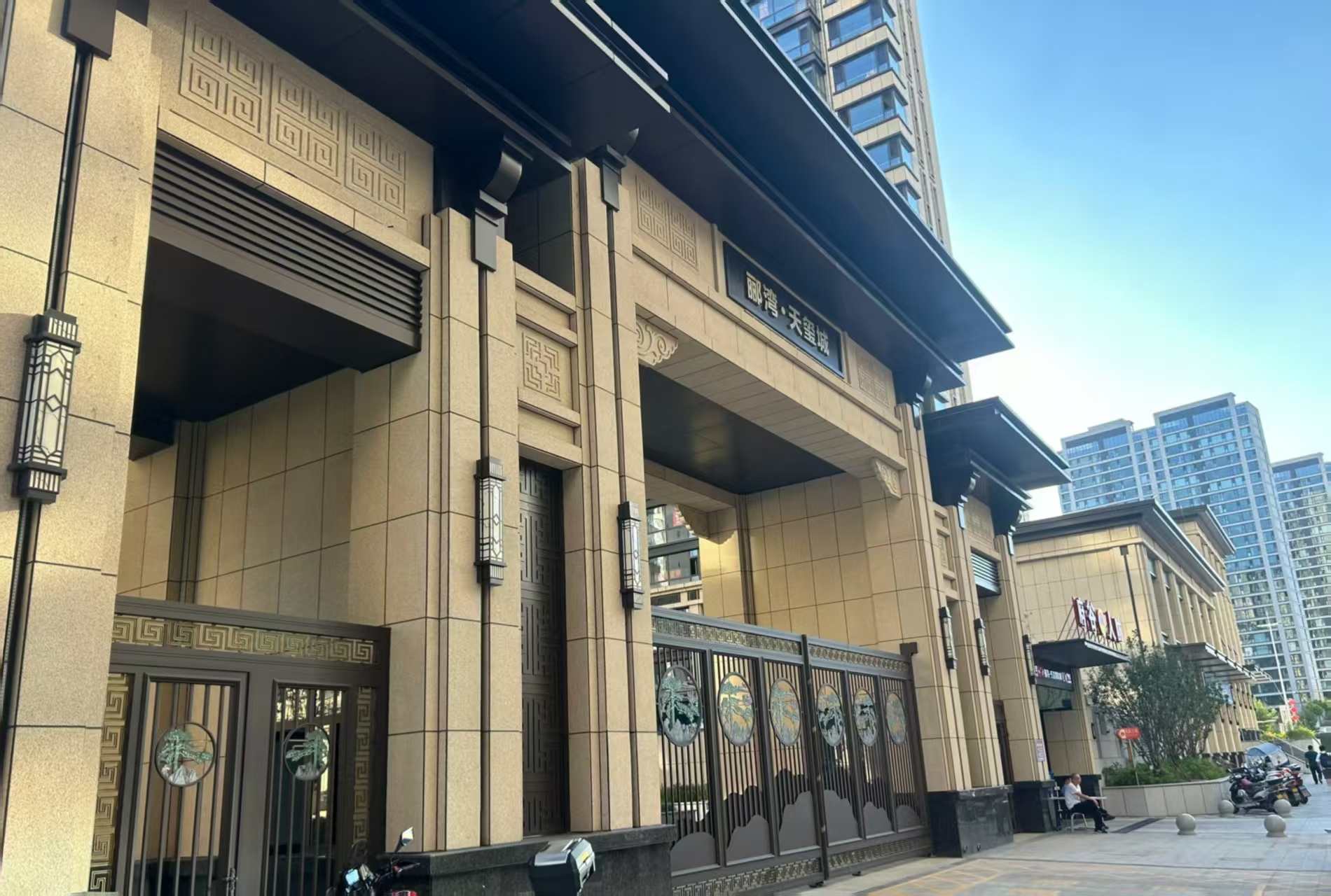 攀枝花 黄金麻花岗岩荔枝面小区门楼外墙干挂