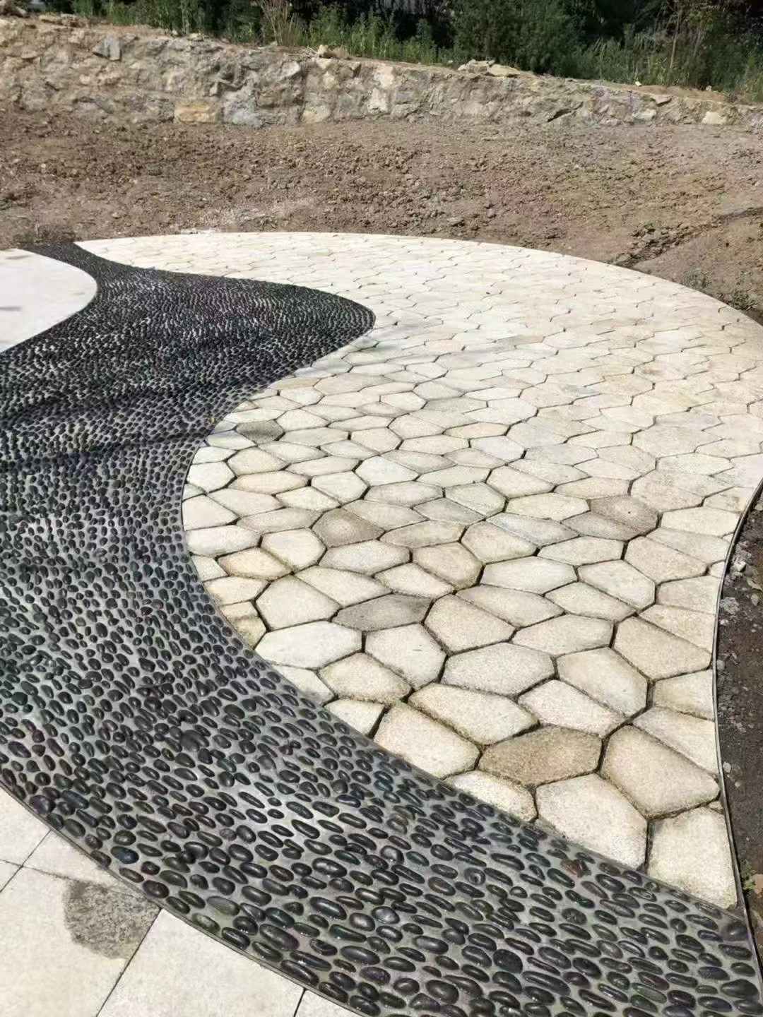 攀枝花 黄金麻冰裂纹地铺石工地铺装案例