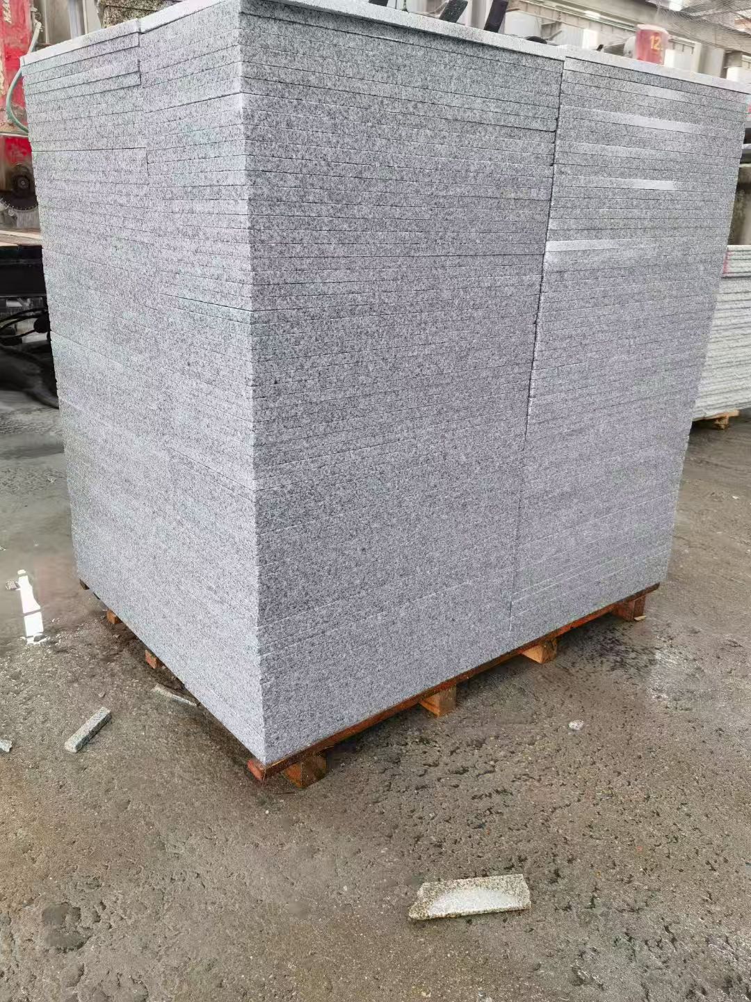 攀枝花 芝麻白火烧面1.8厚300*600地铺石，尺寸标准，厚薄均匀