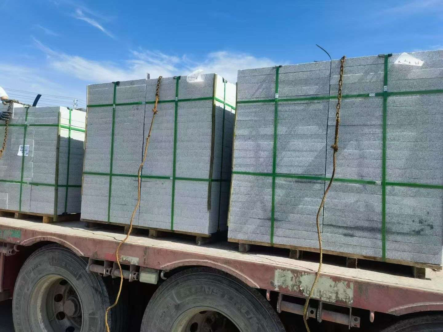 攀枝花 芝麻白花岗岩地铺石装车日常