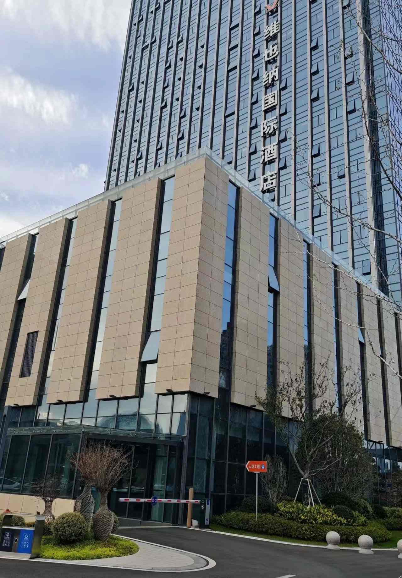 攀枝花 黄金麻花岗岩外墙干挂