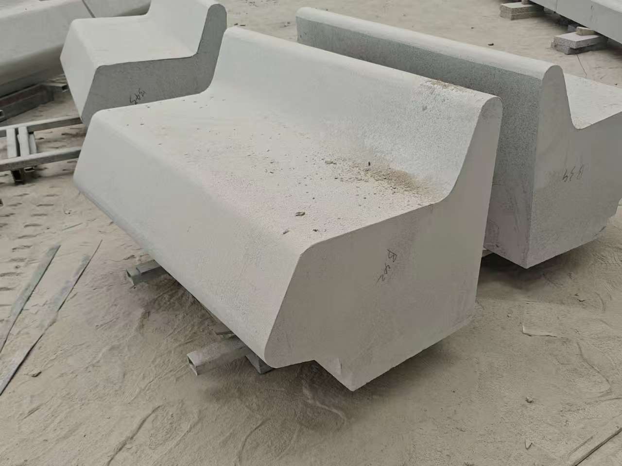 攀枝花 芝麻白花岗岩异形坐凳，石凳