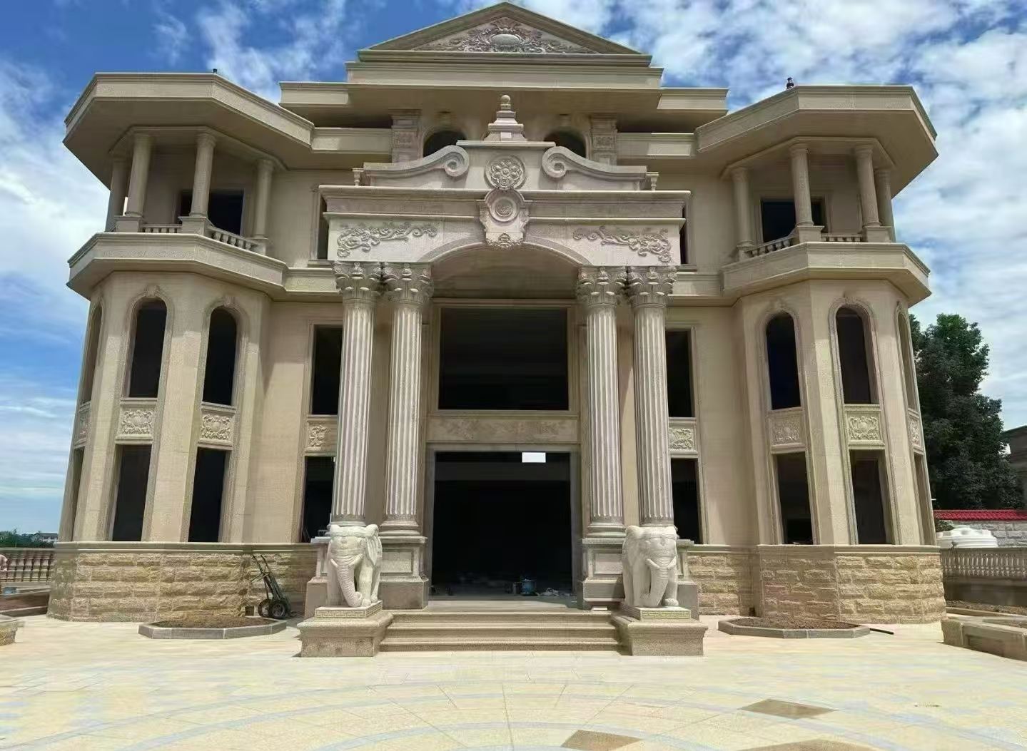 攀枝花 黄金麻别墅外墙干挂，大柱，大象，蘑菇石，雕花板