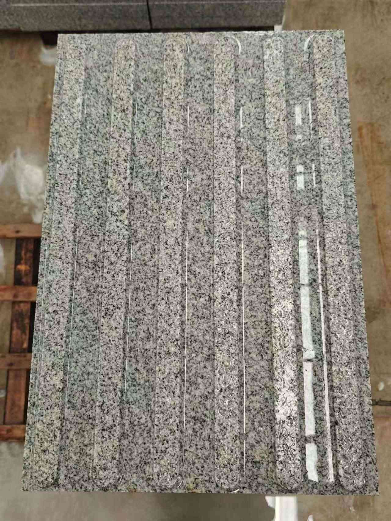 攀枝花 芝麻白花岗岩荔枝面雕刻盲道，盲条