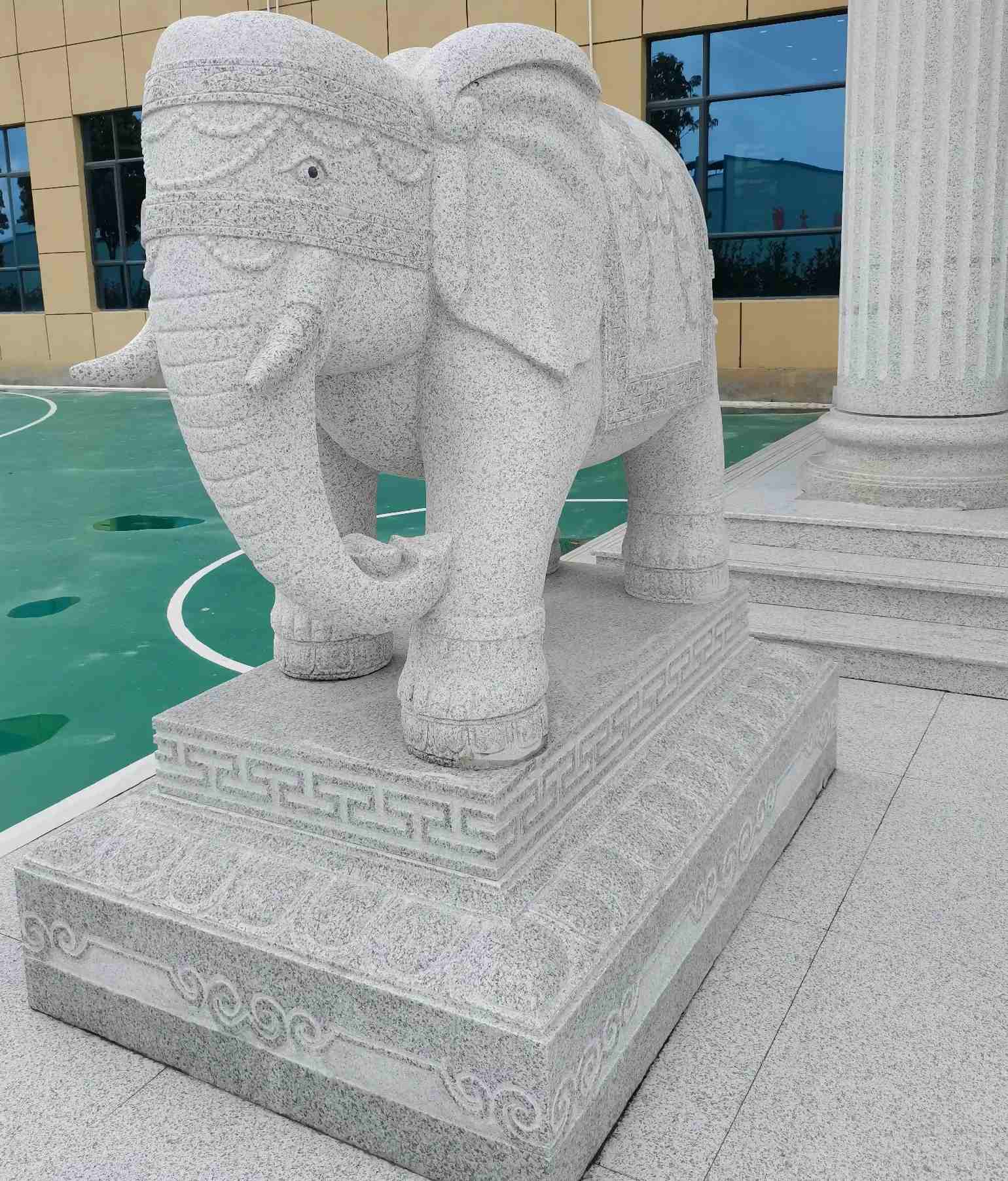 攀枝花 白麻花岗岩动物异形石雕-大象