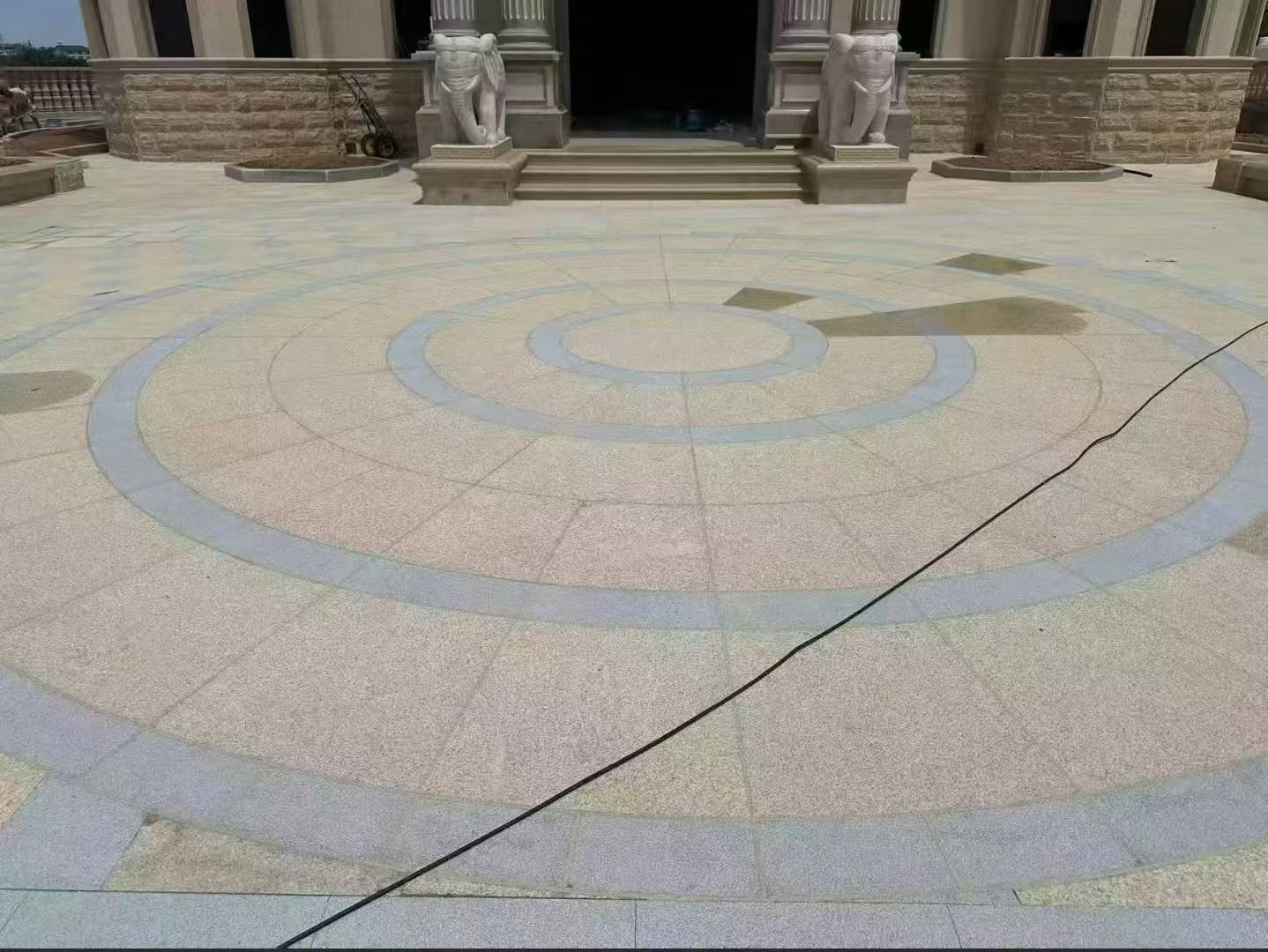 攀枝花 黄金麻芝麻灰花岗岩石材地铺拼接效果