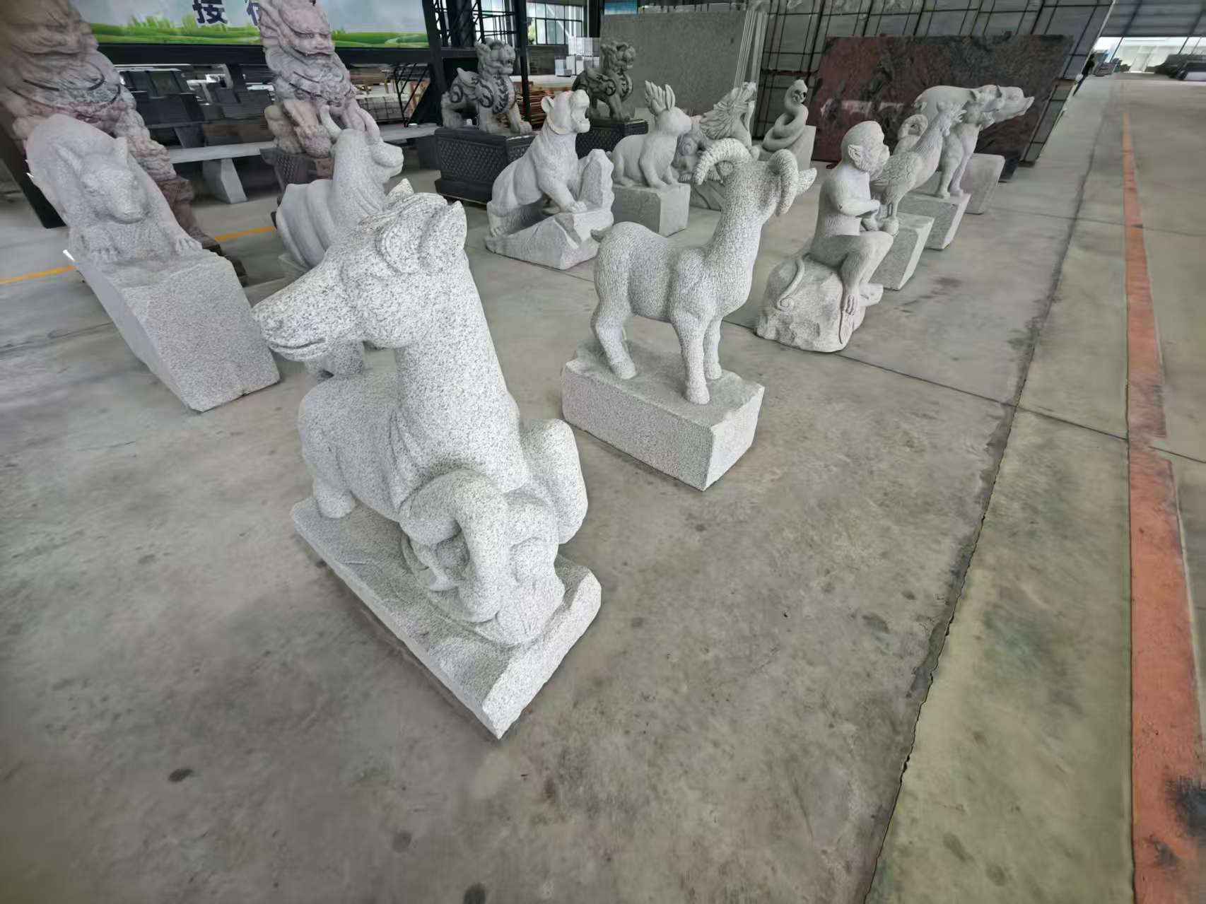 攀枝花 芝麻白花岗岩造型立体雕刻——十二生肖